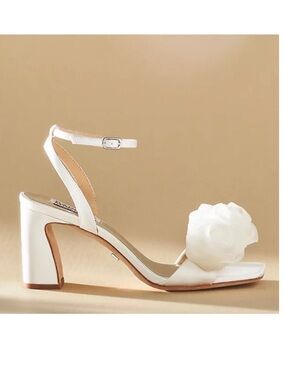 Badgley Mischka Carli Ankle-Strap Sandals - Soft White size 7.5 new